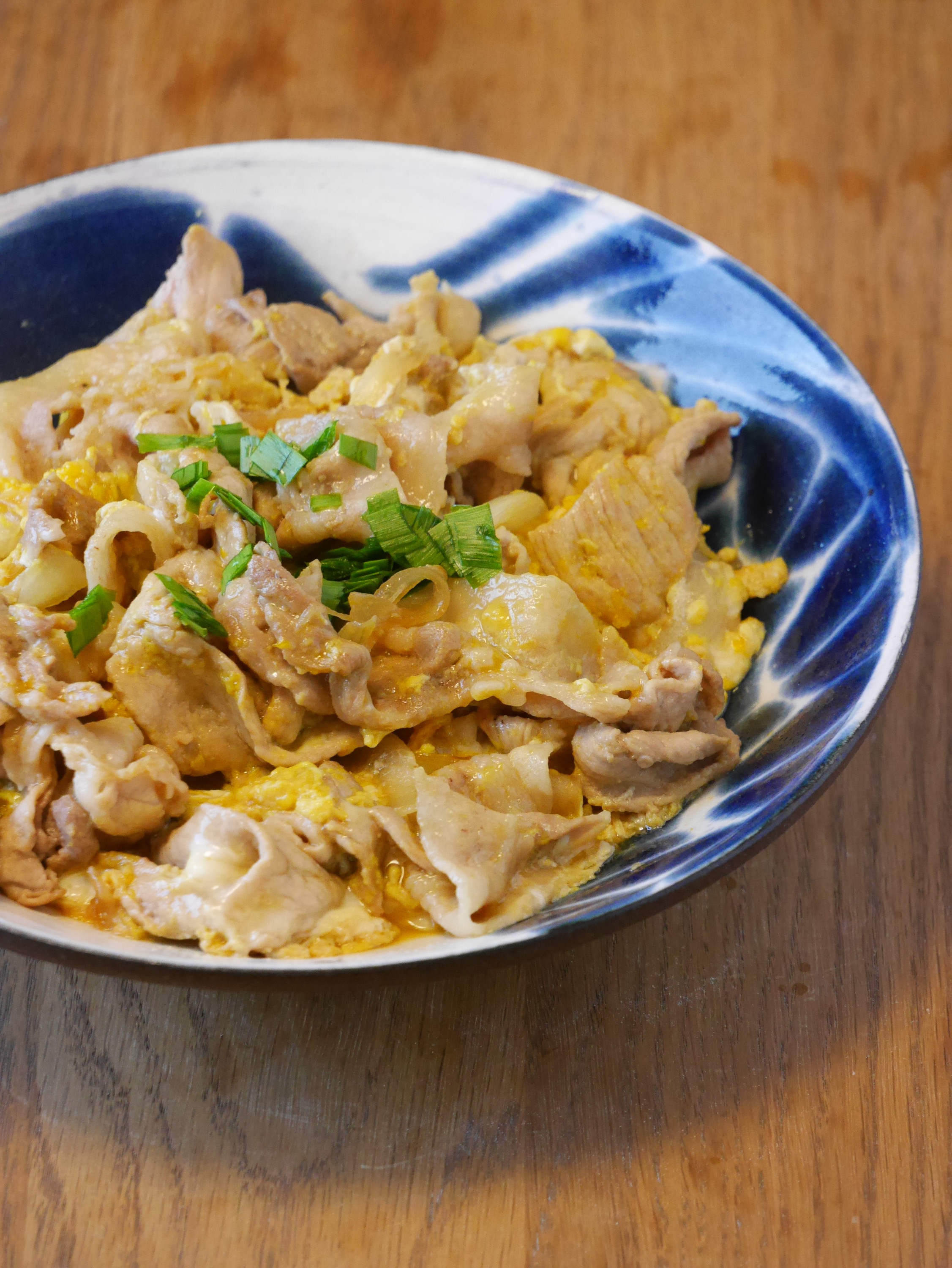 親子丼風 味噌豚の卵とじ作り方 よなよな食堂 毎日の簡単料理レシピ